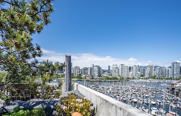 313 674 Leg In Boot Square False Creek