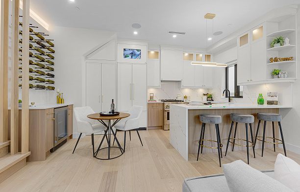 1 182 Ontario Place Main