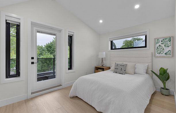 1 182 Ontario Place Main