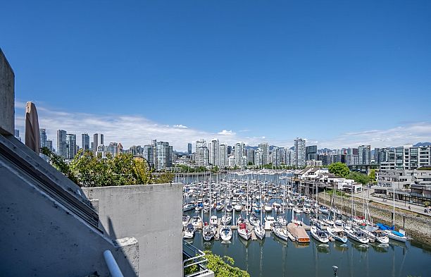 313 674 Leg In Boot Square False Creek