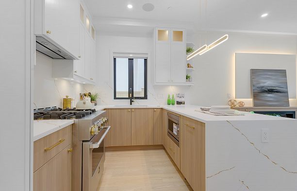 1 182 Ontario Place Main