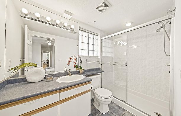302 1406 W 73rd Avenue Marpole