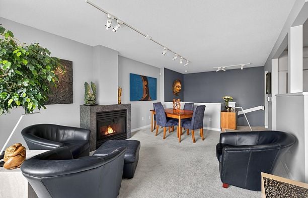 1261 W 7th Avenue Fairview VW
