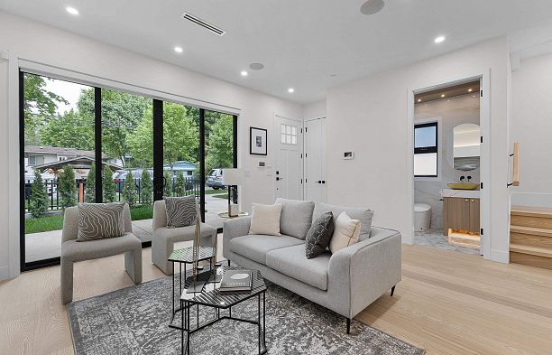 1 182 Ontario Place Main