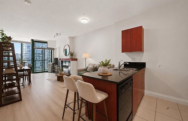 1703 1239 W Georgia Street Coal Harbour
