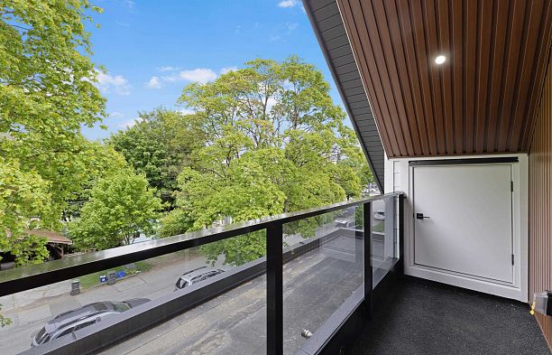 1 182 Ontario Place Main