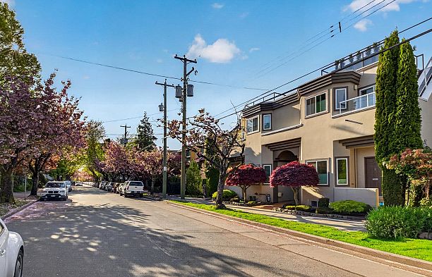 1261 W 7th Avenue Fairview VW