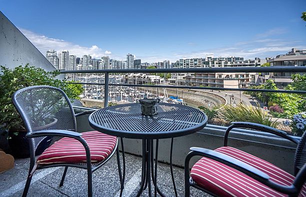 313 674 Leg In Boot Square False Creek