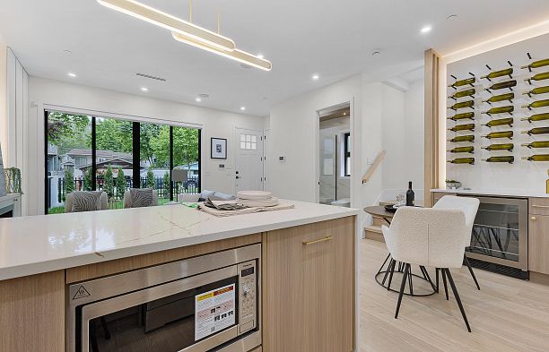 1 182 Ontario Place Main
