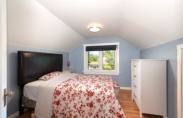 3908 Blenheim Street Dunbar