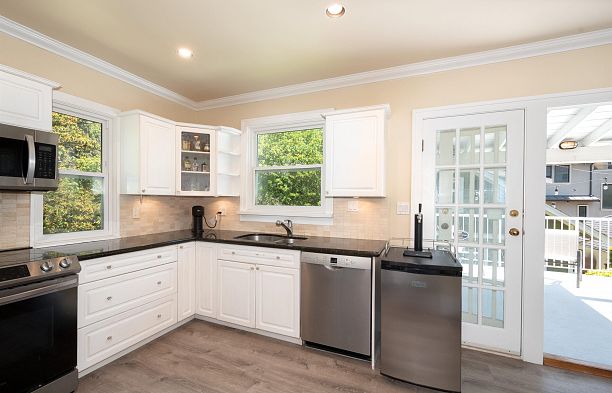 3908 Blenheim Street Dunbar