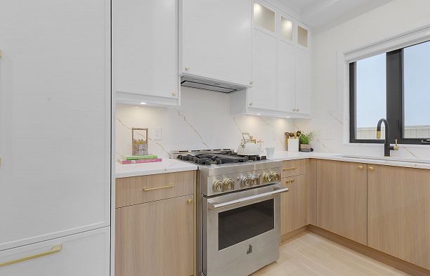 1 182 Ontario Place Main