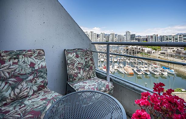 313 674 Leg In Boot Square False Creek