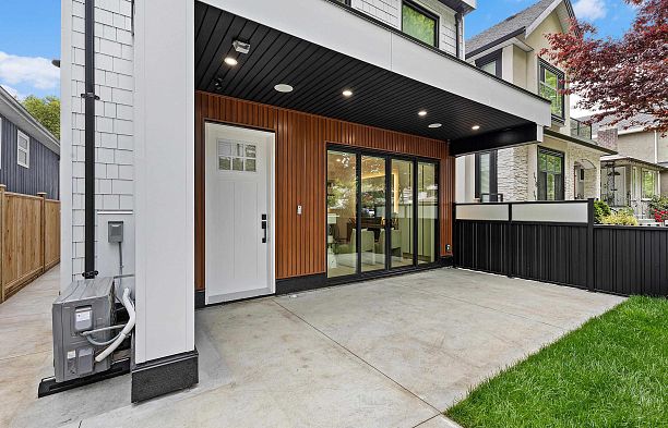 1 182 Ontario Place Main