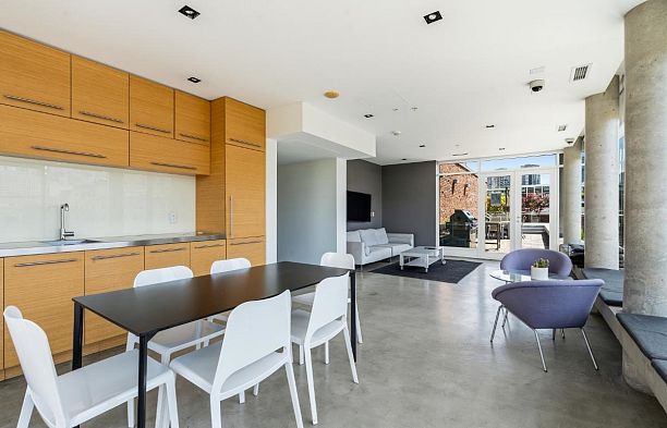609 36 Water Street Downtown VW