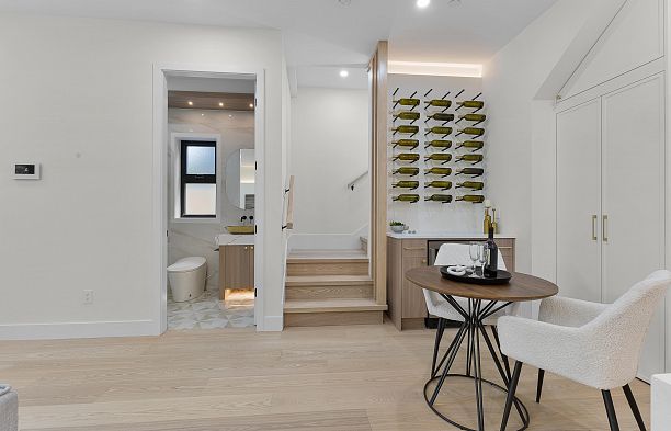 1 182 Ontario Place Main