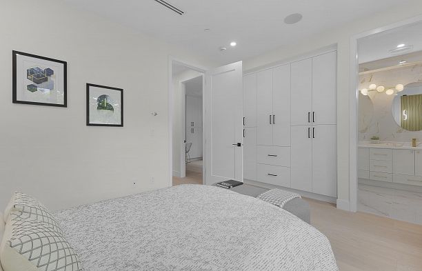 1 182 Ontario Place Main