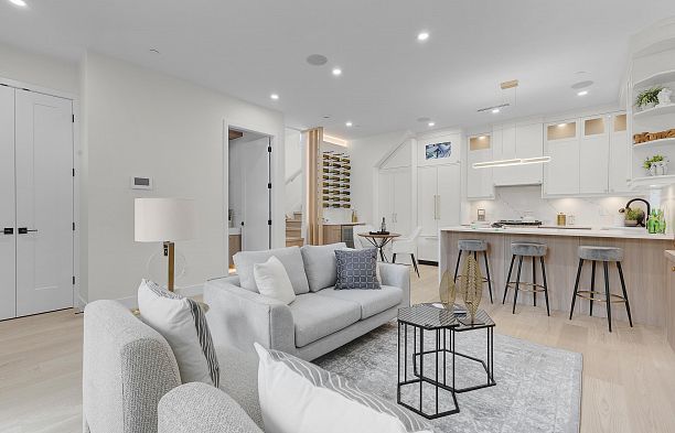 1 182 Ontario Place Main
