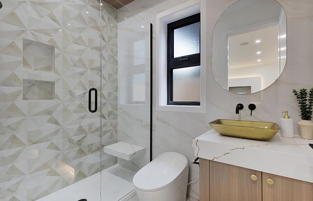 1 182 Ontario Place Main