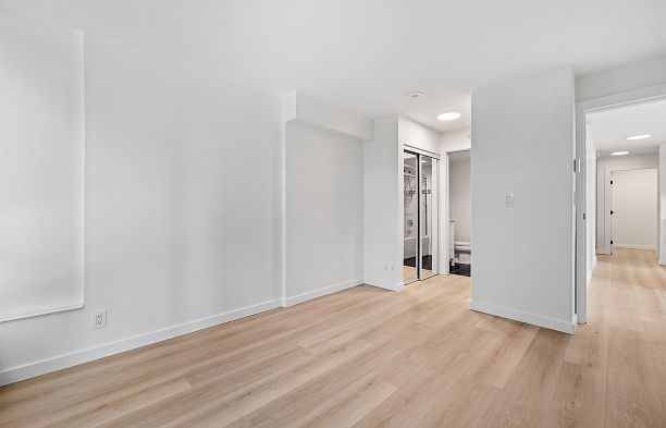 305 1328 W Pender Street Coal Harbour