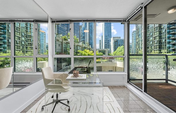 305 1328 W Pender Street Coal Harbour