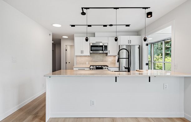 305 1328 W Pender Street Coal Harbour