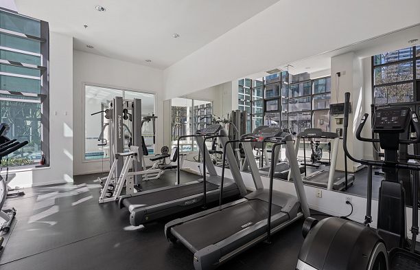 305 1328 W Pender Street Coal Harbour