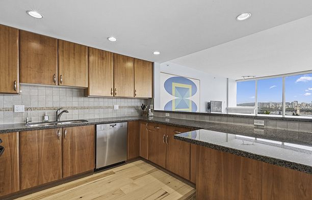 1303 1428 W 6th Avenue Fairview VW