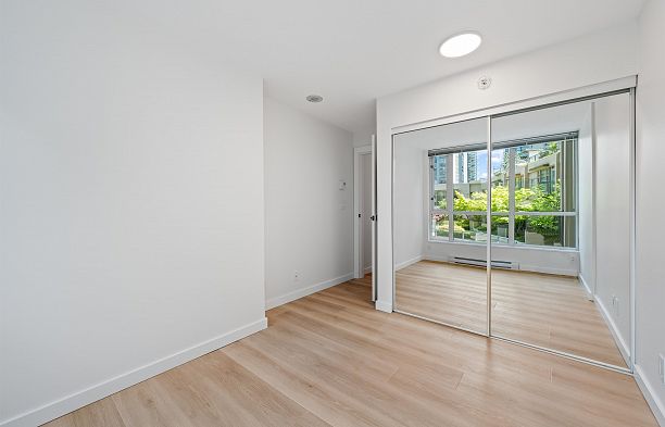 305 1328 W Pender Street Coal Harbour