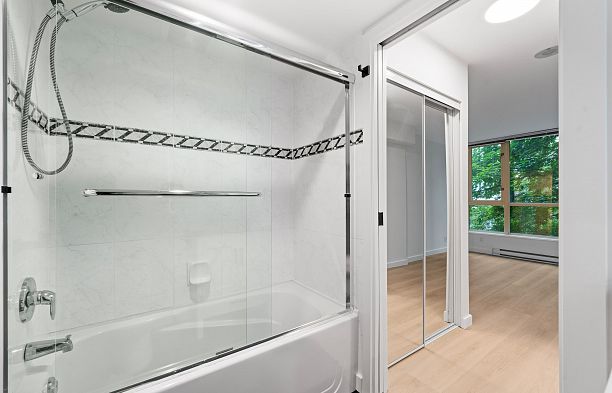 305 1328 W Pender Street Coal Harbour