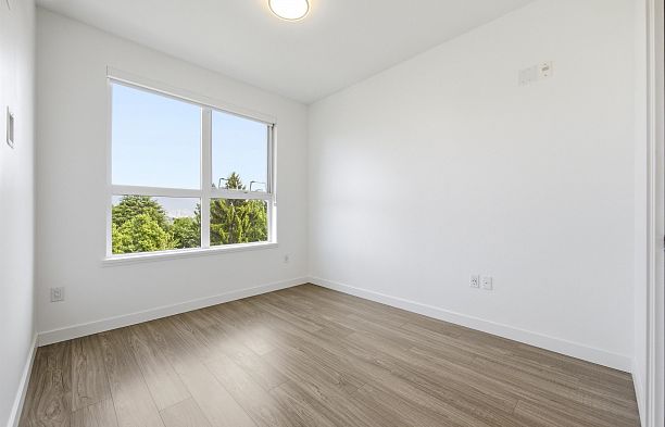 501 379 E Broadway Mount Pleasant VE