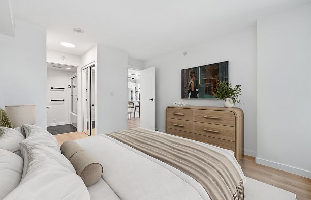 305 1328 W Pender Street Coal Harbour
