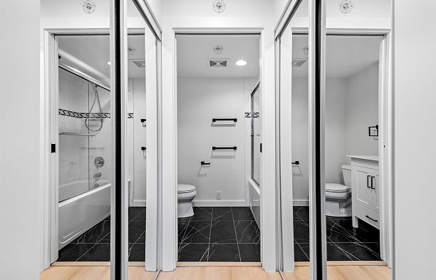 305 1328 W Pender Street Coal Harbour