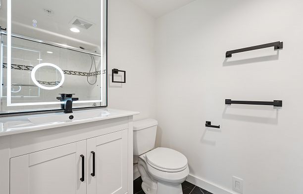 305 1328 W Pender Street Coal Harbour