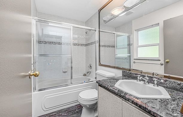 1463 W 57th Avenue South Granville