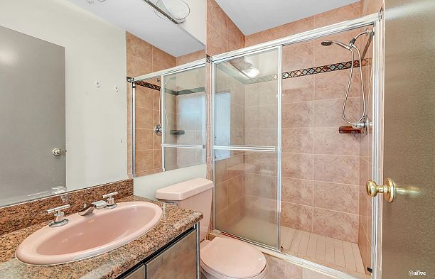 1463 W 57th Avenue South Granville