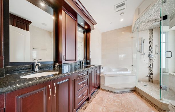 6633 Neal Street South Cambie
