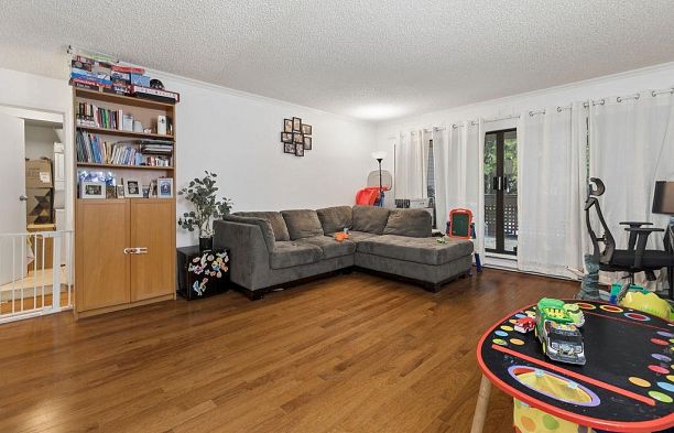 211 444 W 49th Avenue South Cambie