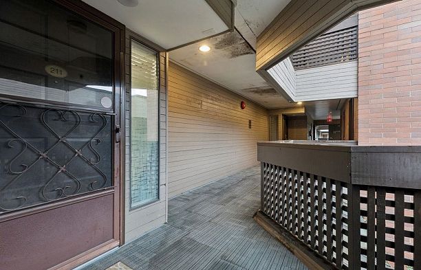 211 444 W 49th Avenue South Cambie
