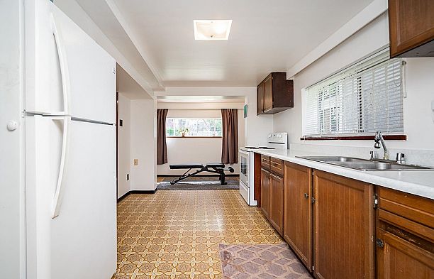 1049 E 11th Avenue Mount Pleasant VE