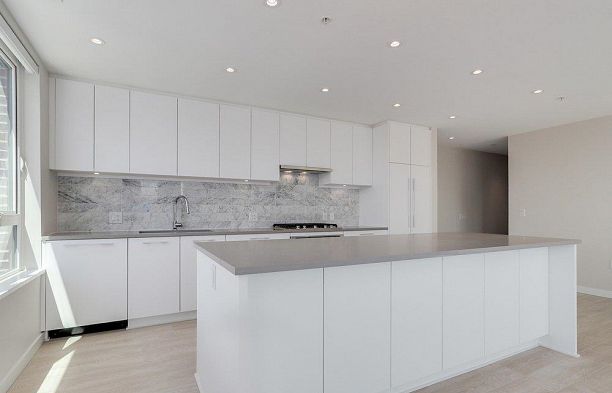 304 110 E 17th Street Main