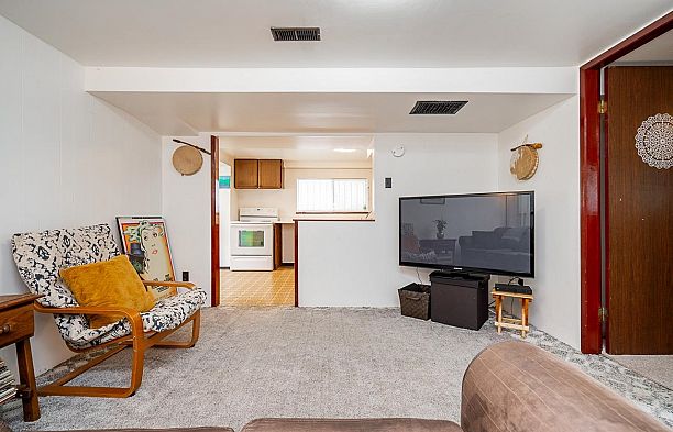 1049 E 11th Avenue Mount Pleasant VE