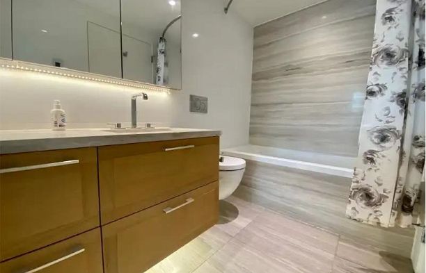 202 7228 Adera Street South Granville