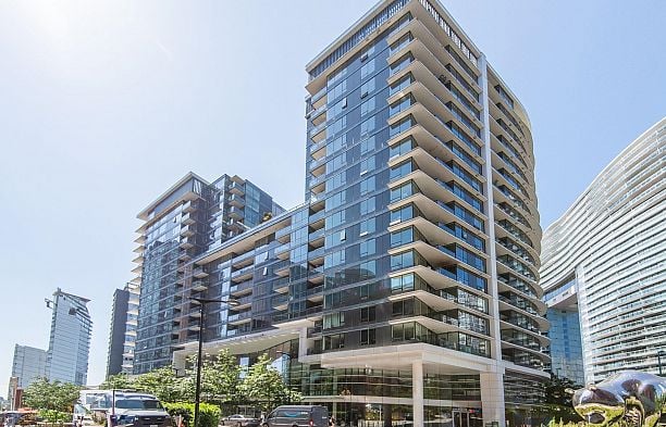 2008 68 Smithe Street Downtown VW