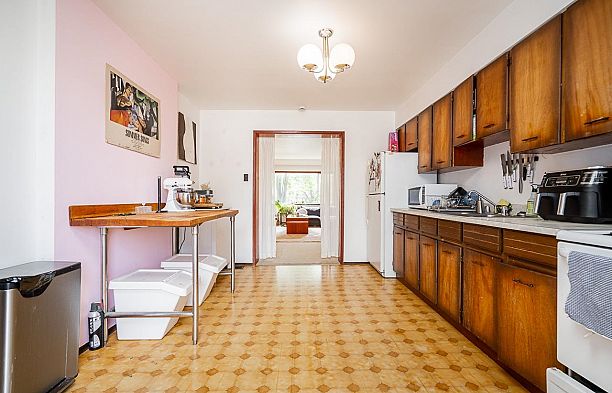 1049 E 11th Avenue Mount Pleasant VE