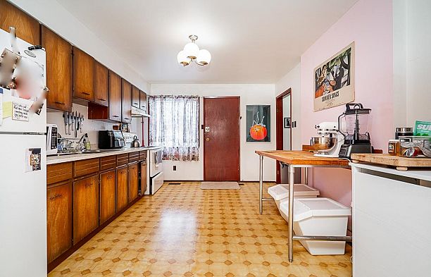 1049 E 11th Avenue Mount Pleasant VE