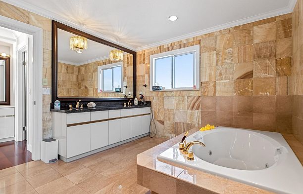 1369 W 55th Avenue South Granville