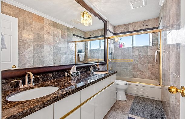 1369 W 55th Avenue South Granville