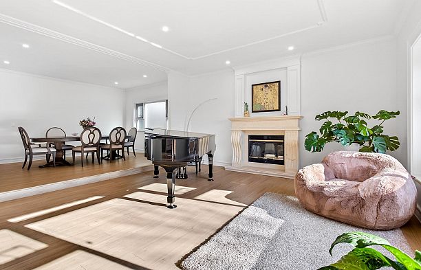 1369 W 55th Avenue South Granville