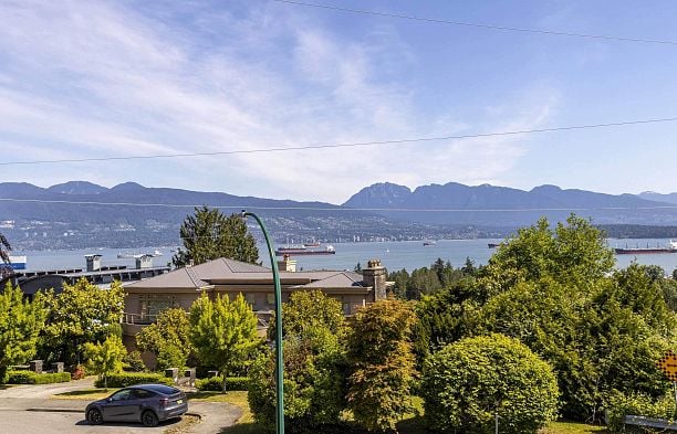4514 Bellevue Drive Point Grey